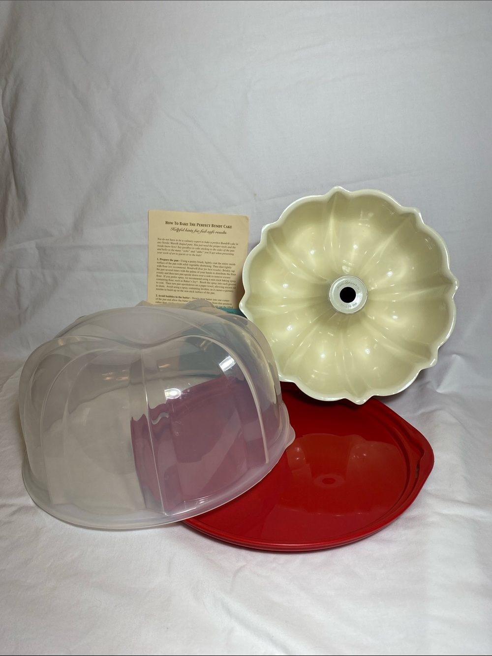 Nordic Ware Bundt Cake Pan & Carrier Set - Red and Cream NWOT